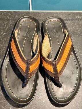 LOUIS VUITTON Women Beach Sandals Flat Flip Flops thong 37.5 US 7 -7.5
